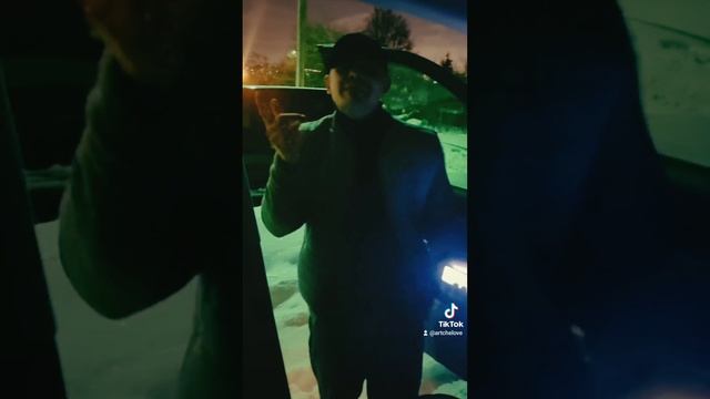 просит