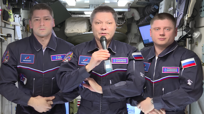 Космонавты поздравили соотечественников с Днем России прямо с орбиты