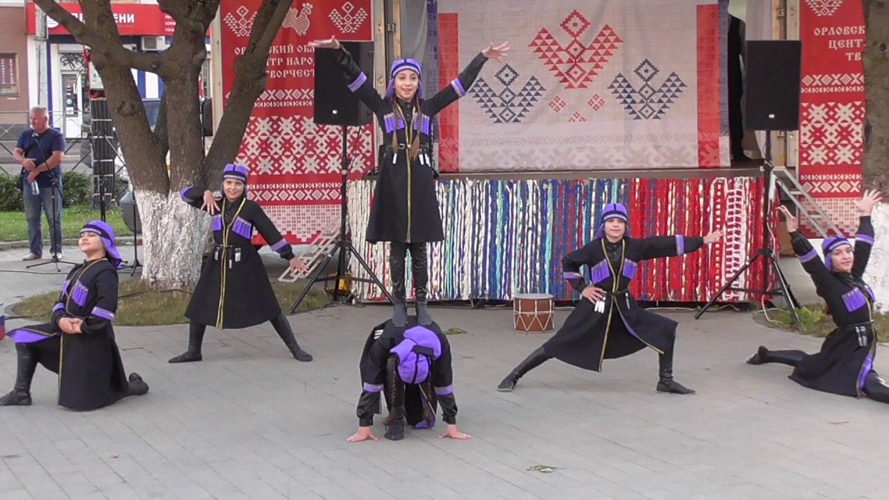 Сегодня 1 августа танцевали кавказский танец  в городе