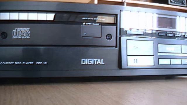 world's first CD Player - Sony CDP101 (1982)- Vintage Tech MKKiani