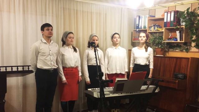 Иней белый на берёзе, под ногами снег скрипит.