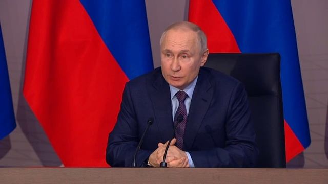 В. Путин предложил выделить триллион рублей на развитие беспилотников.mp4