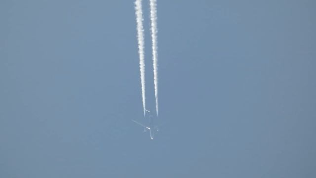Flugzeug am 16. April 2019 über Scheiblingkirchen – Panasonic Lumix DC-FZ 82 Superzoom