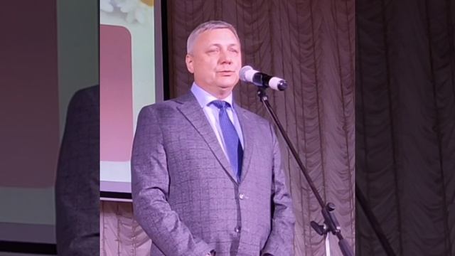 Глава администрации Азовского района Александр Палатный поздравил женщин Приазовья с Днем матери.