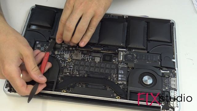 Macbook Pro A1398 - remove swollen battery [4K]