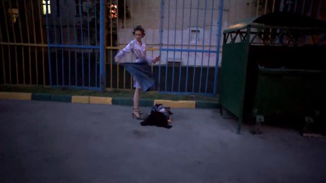 Вот такдевушка сожгла весь свой гардероб..