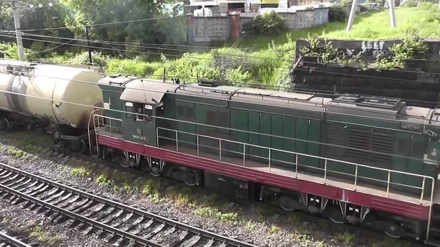 Тепловоз ЧМЭ3т-6795 с грузовым