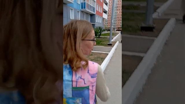 Весна. Пермь. Оля в блузке, которую я расписывала) #батик #кастом
