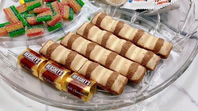 Kinder bueno white hersheys chocolate chupa chups chocolate land m&m bunties