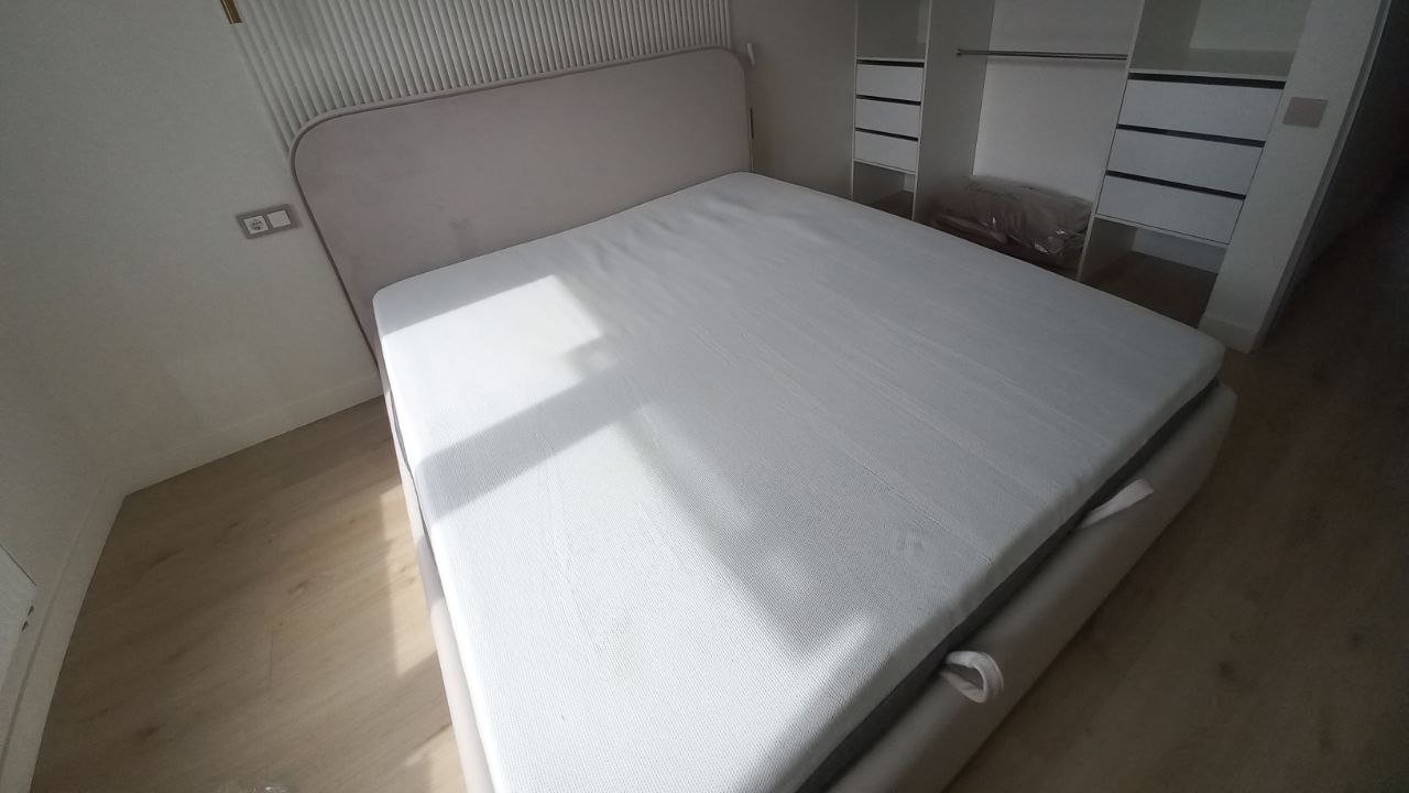 Двуспальная дизайнерская кровать в интерьере. Модель Бональдо