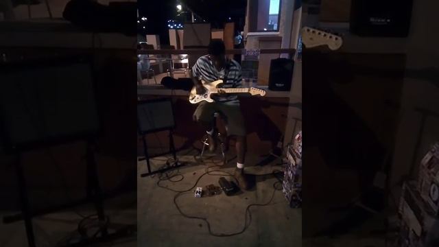 Blues grooving on a Fender FSR American Standard stratocaster & Fender blues Jr3
