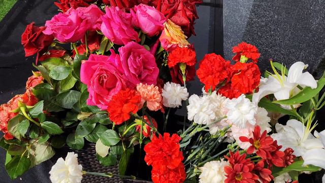 память будет жить: могила Юрия Шатунова / Троекуровское кладбище сегодня 14 июня 2024 года