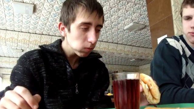 от уха до уха..ага.смешно)