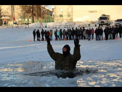 Способы спасения при провале под лёд показали школьникам казанские спасатели