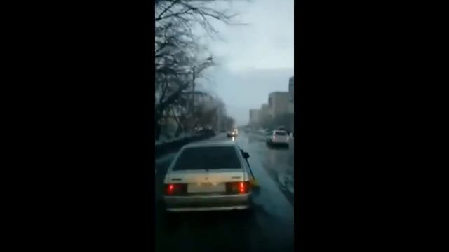 Талые воды Затопили городские дороги в городе Семипалатинск