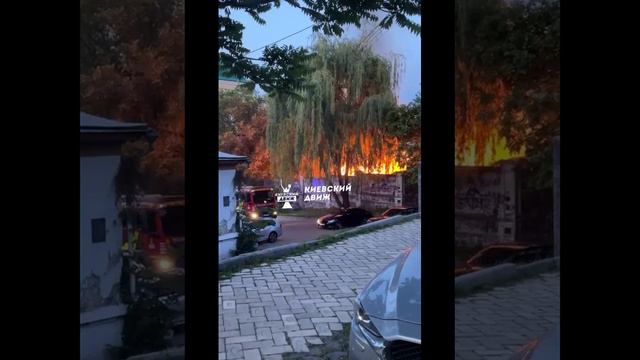 Киеве на Подоле горела Покровская церквь.