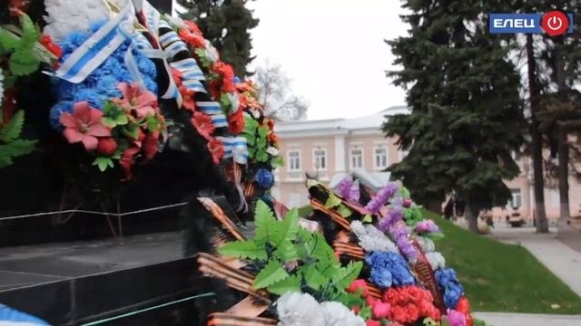 Символ памяти: 55 лет назад в Ельце на Площади Революции торжественно зажгли Вечный огонь