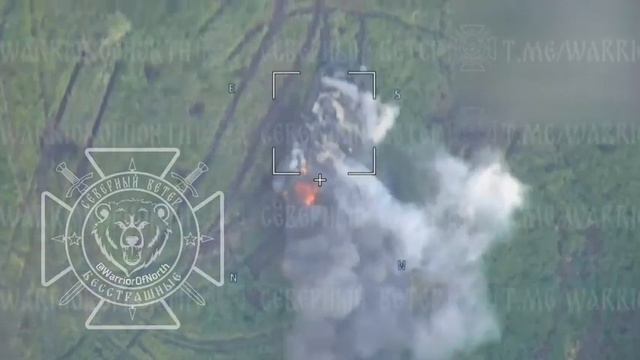 Барражирующий боеприпас 'Ланцет' уничтожает БТР-4Е ВСУ.