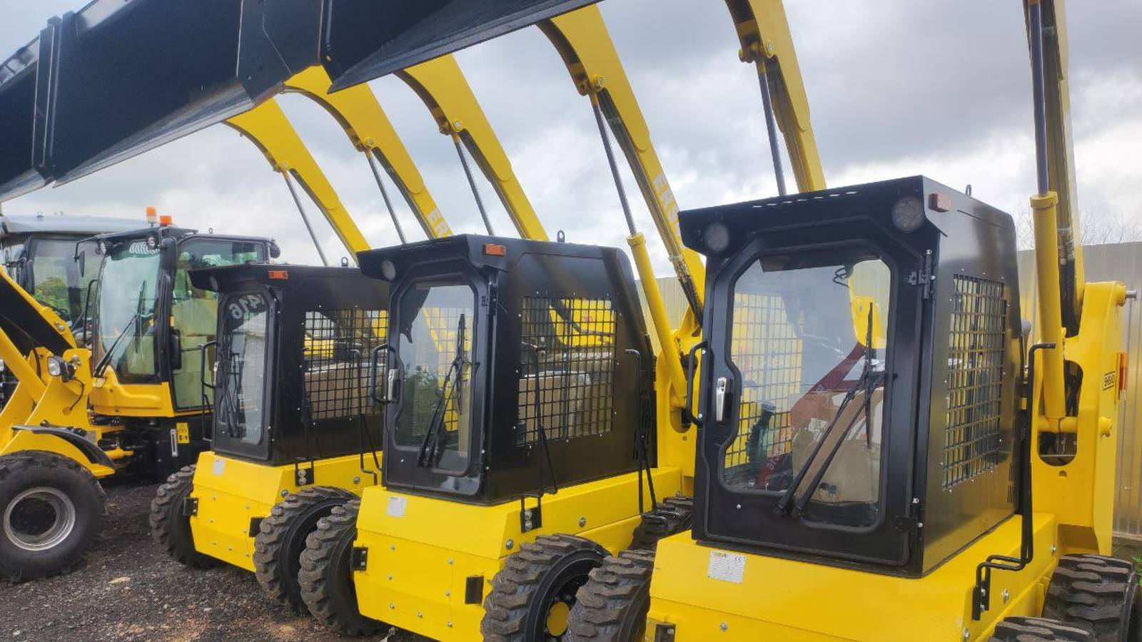 Мини погрузчик с бортовым поворотом SHENG ERS45 от официального дистрибьютора EVERUN.