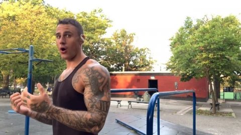 “POWER GAINS” - Quick & Effective UPPER BODY WORKOUT For EVERYONE (sets/reps in description) #chest