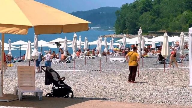 Посмотрите, что ТВОРИТСЯ в Сочи. Толпы туристов. НЕ ГДЕ лечь на пляже загорать