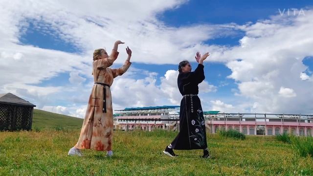 Монгол бүжгийн чалэнж | Dance challenge with Nandia