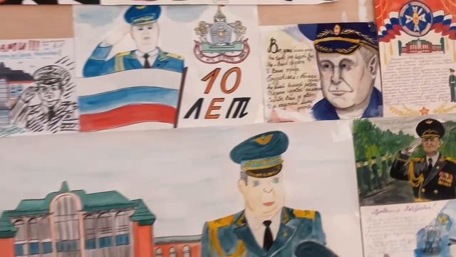 Выставка рисунков к 23 февраля в Первом Московском кадетском корпусе
