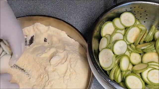 Греческая кухня ?? Жареные кабачки как чипсы