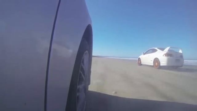 Honda dc5 type r vs cl7 euro r (Beach Run)