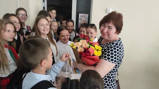 С праздником дорогие учителя!