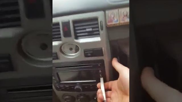 снятие штатной магнитолы на приоре