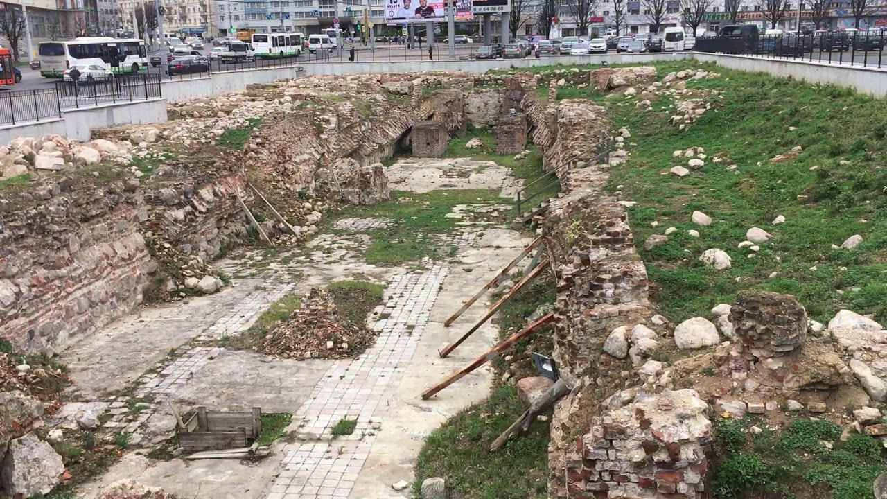 Развалины Западного Флигеля Королевского Замка, ТЦ Плаза, гостиница Калининград, Калининград, 11.18
