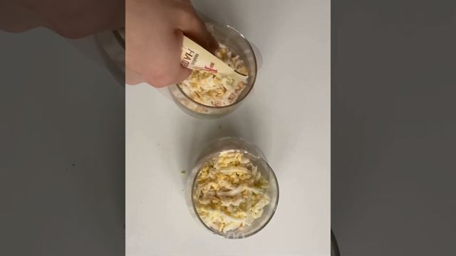 Салат с печенью трески