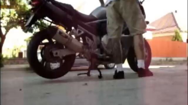 Suzuki GSF 1250 GT Bandit genuine sound...and Yoshimura R-77 slip on sound