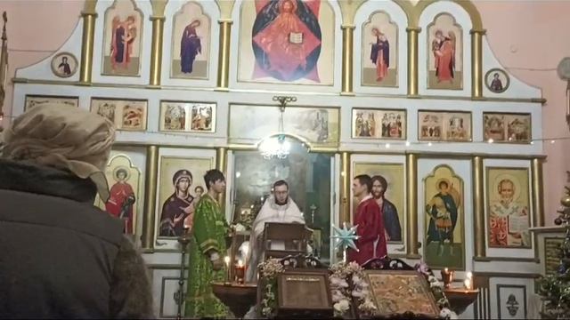 Чтение Евангелия на Службе Рождества Христова