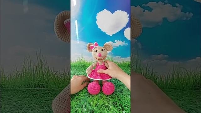 Вязаная игрушка Мышка-балерина