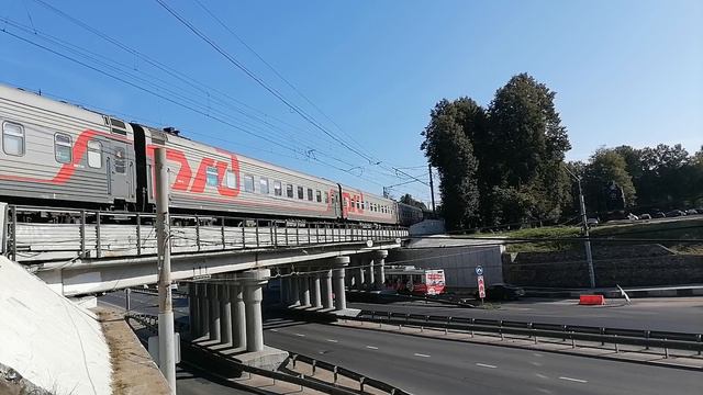 Поезд 183 Мурманск Севастополь проходит виадук Московского проспекта снято 31.08.2024г