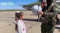 Военные встретились с девочкой из Макеевки, которая три года провожала их на задание с триколором