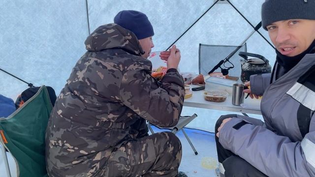 Открытие зимней рыбалки 2022, Рыбачим на жерлицы, мормышку и балансир #рыбалка #павлодар