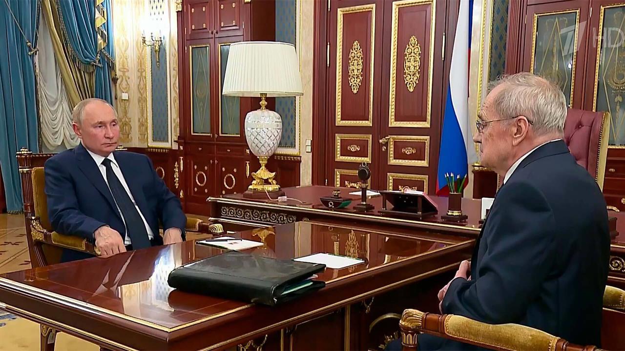 Владимир Путин обсудил с Валерием Зорькиным работе Конституционного суда