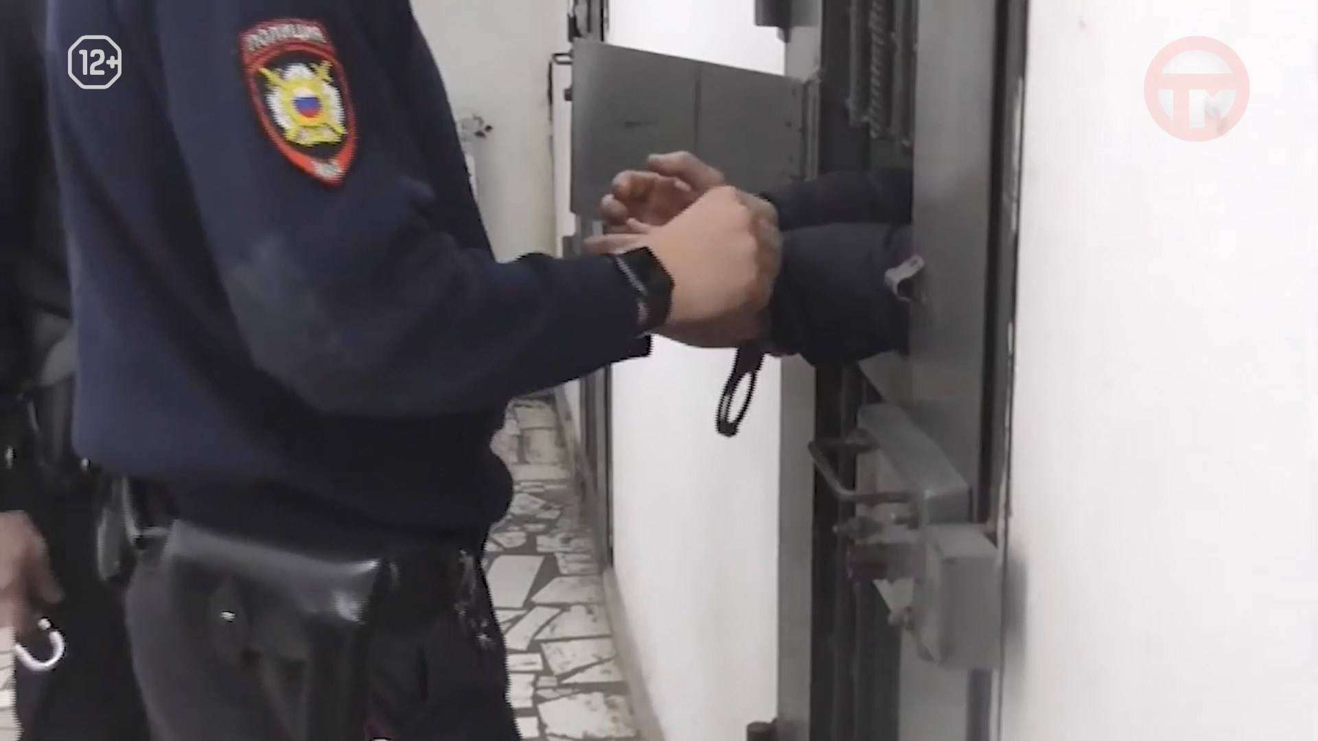 Курьера-мошенника задержали полицейские в Приморье