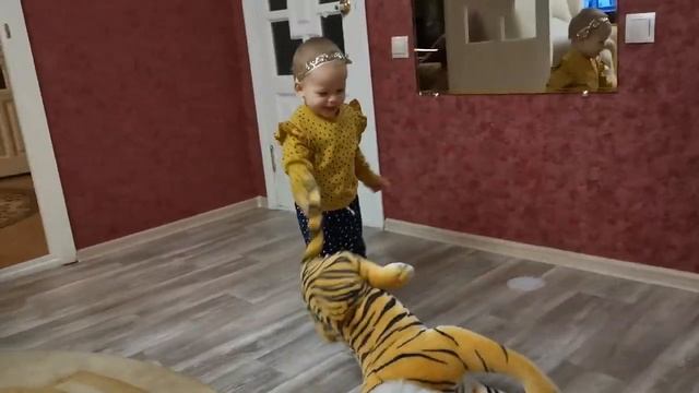 Внучка Полиночка, модничает... Ремикс....mp4