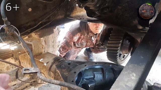 Установка редуктора на Грузовик погрузчиком Урал Лесовоз