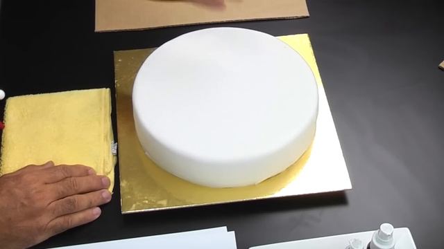 How to Decorate a Simple Beach & Surf Cake