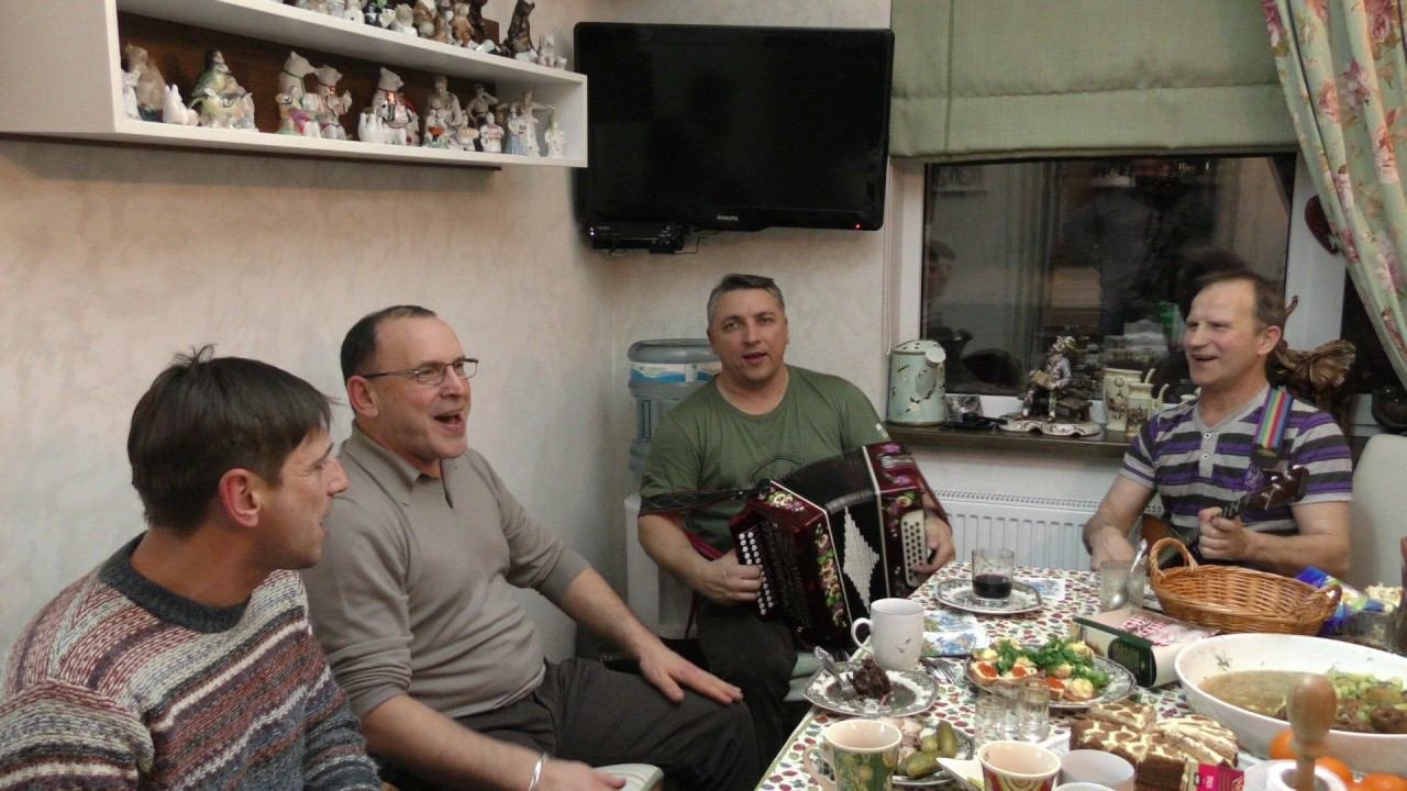 Мальчишник на улице Болотова! Гармонь - это не история, а душа русского человека.