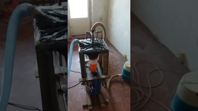 Снятие старой шпаклевки и глянца с бетонной стены