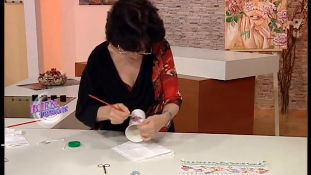 Mirta Biscardi - Bienvenidas TV - Aplica Decoupage sobre Loza.