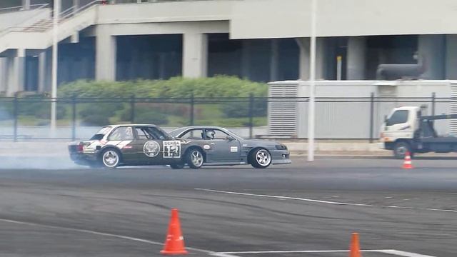 Дрифт BMW E30 и Nissan Laurel, второй заезд