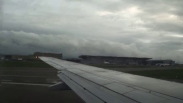 Взлет самолета. Аэропорт Пулково Санкт-Петербург