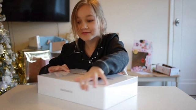 Gigi's *AMAZING* Surprise - M1 MacBook Air 2020 Unboxing!